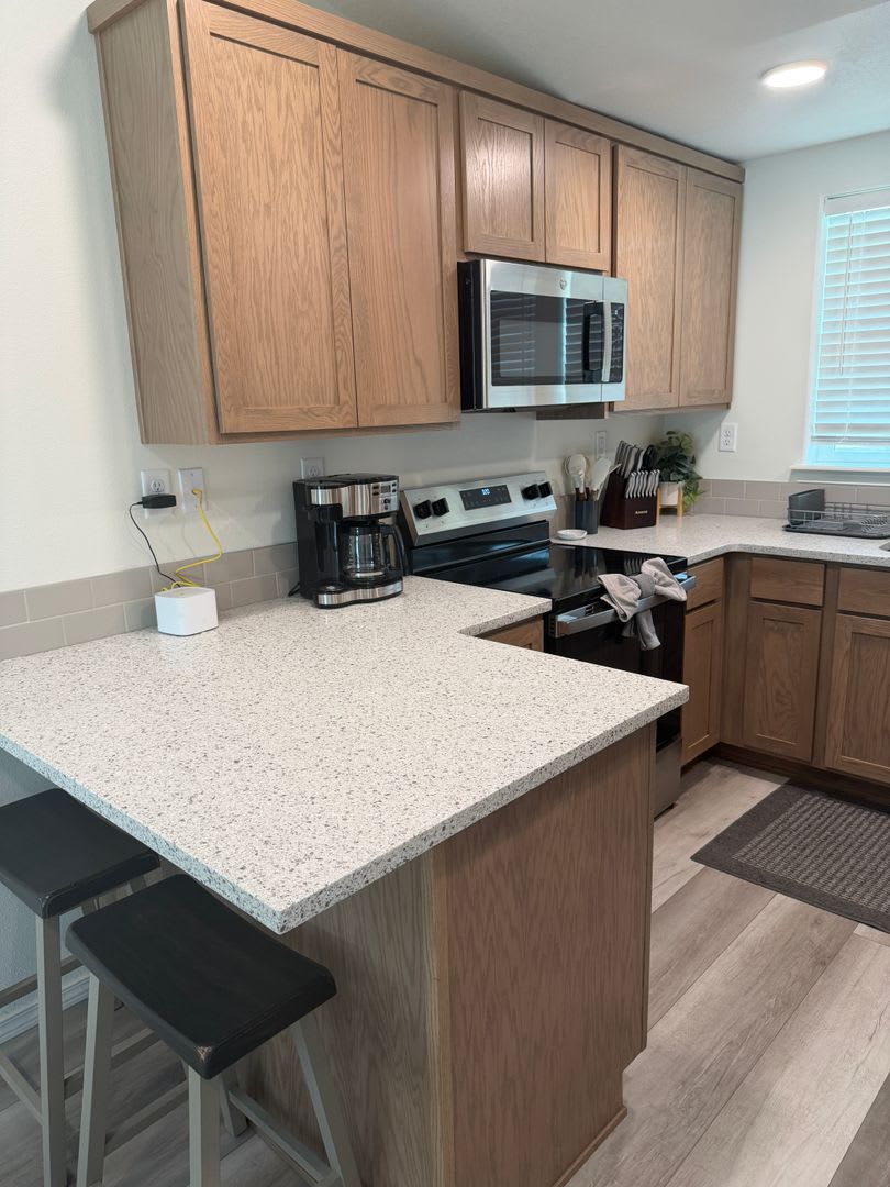Fully Furnished Home, All utilities, Internet & Landscaping Included!!!! – photo 2