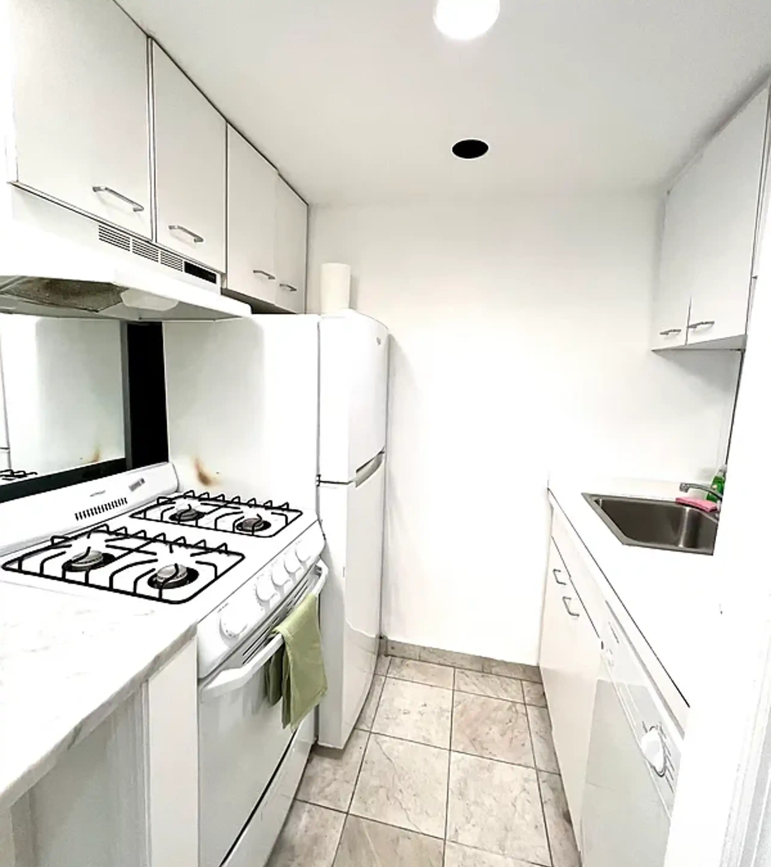 210 East 47th Street – photo 4