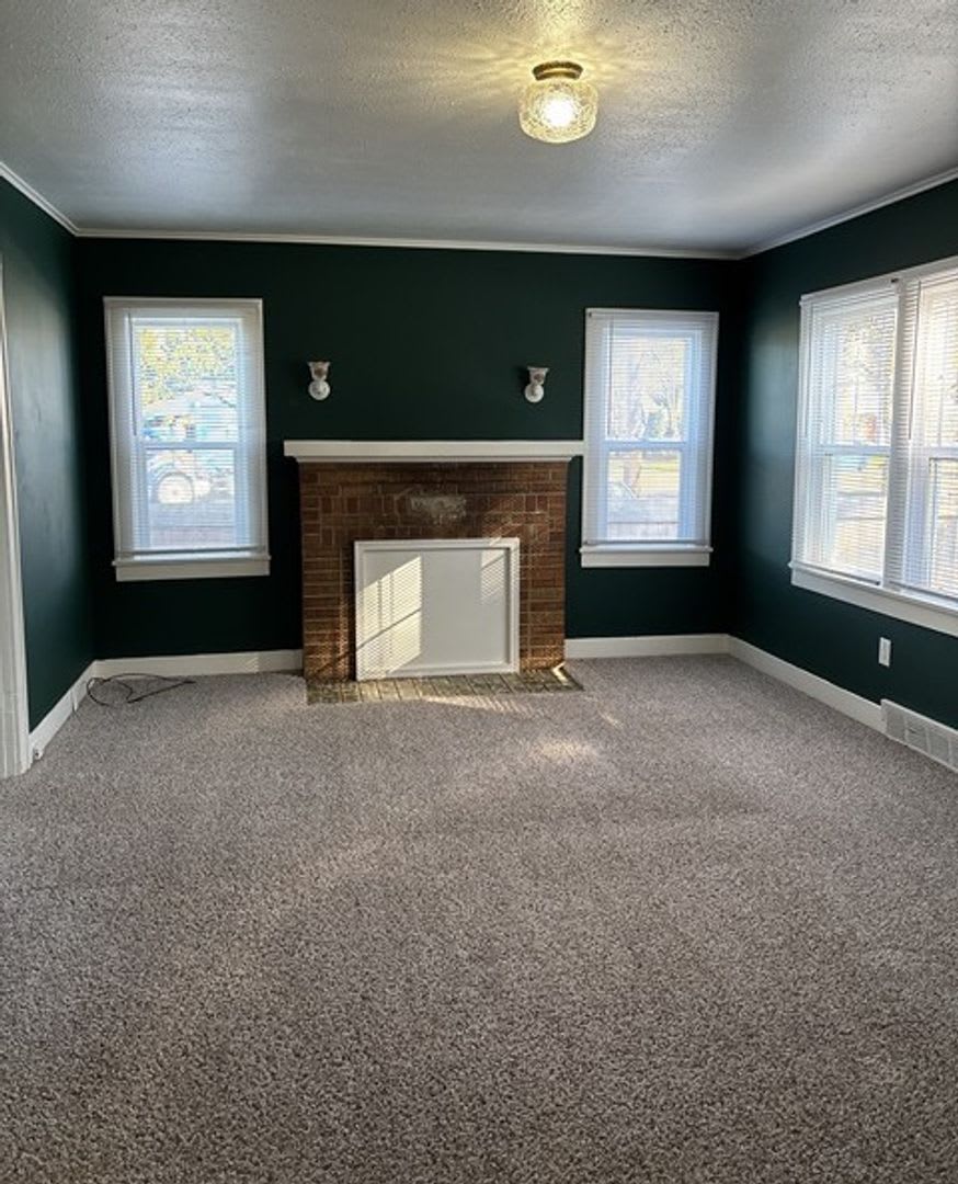 4Bd 1Ba Two Story Home For Viewing – photo 2