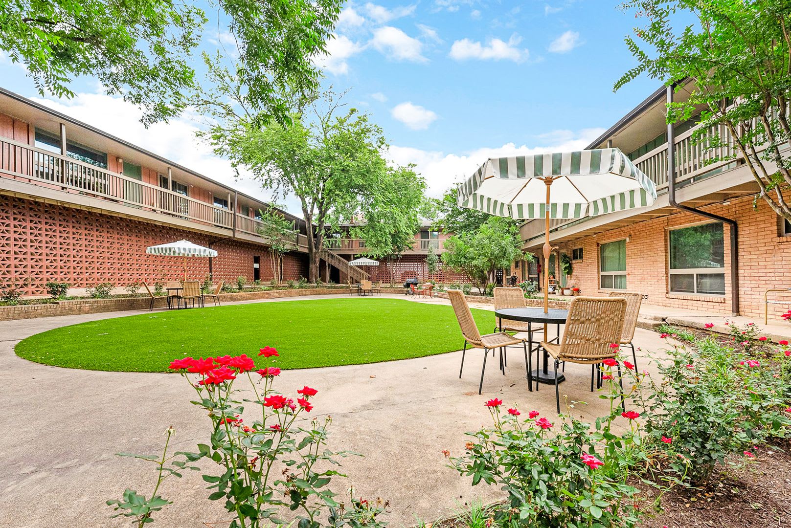 Lorrain Apartments – photo 1