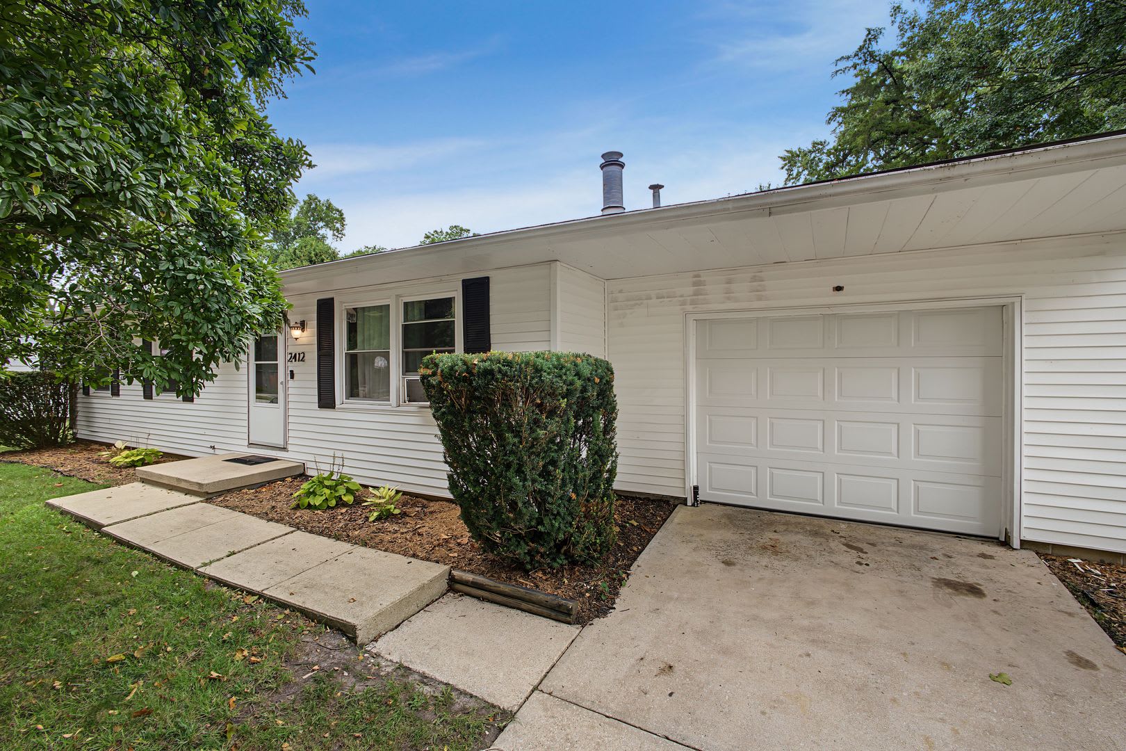 COMING SOON! Southwest Champaign 3-Bedroom, 1.2-Bath Home for Rent – photo 2