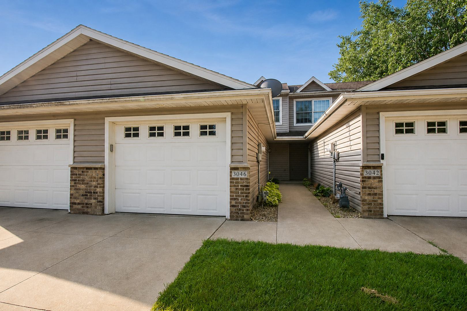 2 Bedroom Townhome off West Circle Drive – photo 1