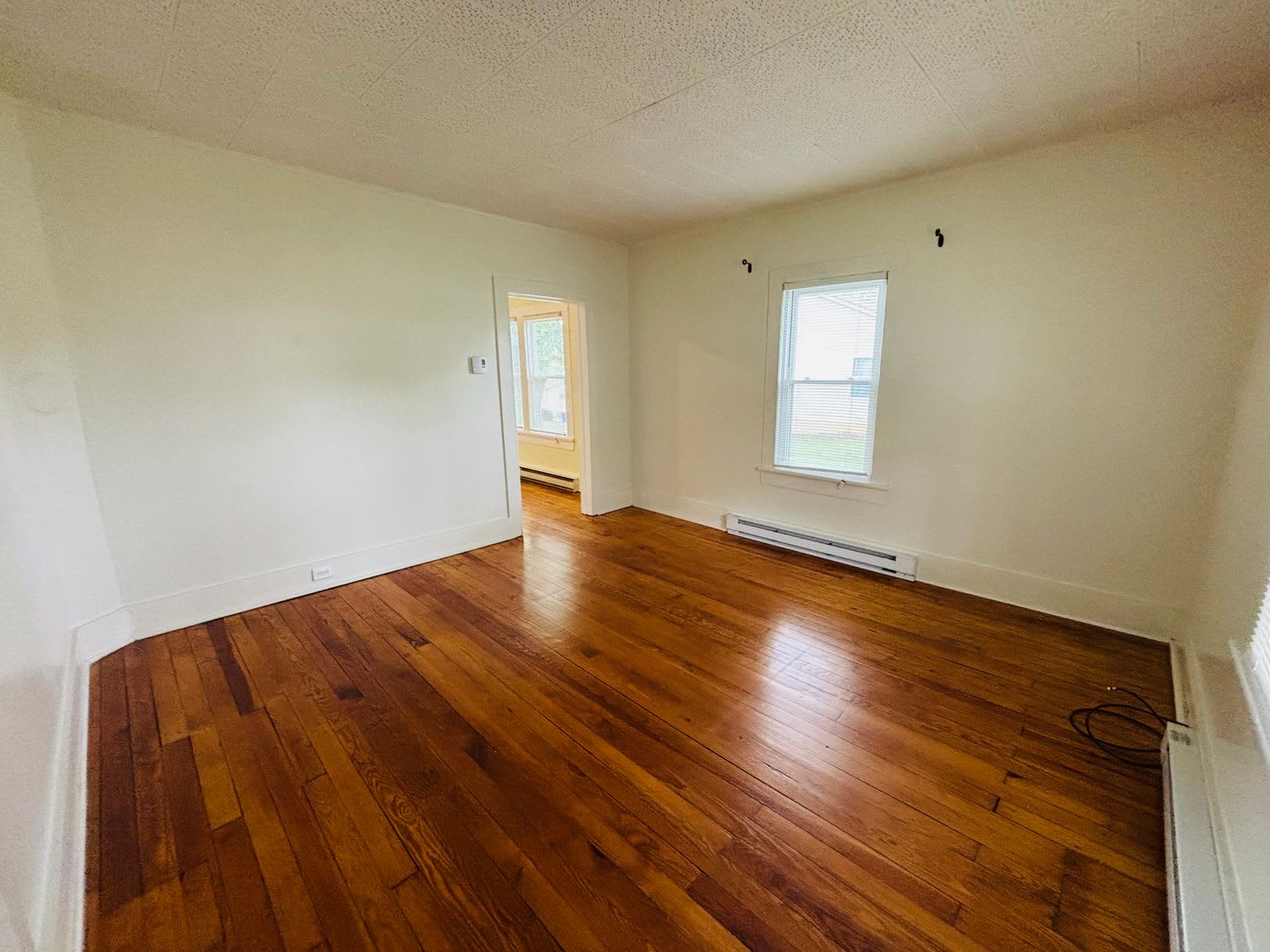 2 Bedroom, 1 Bath – photo 2