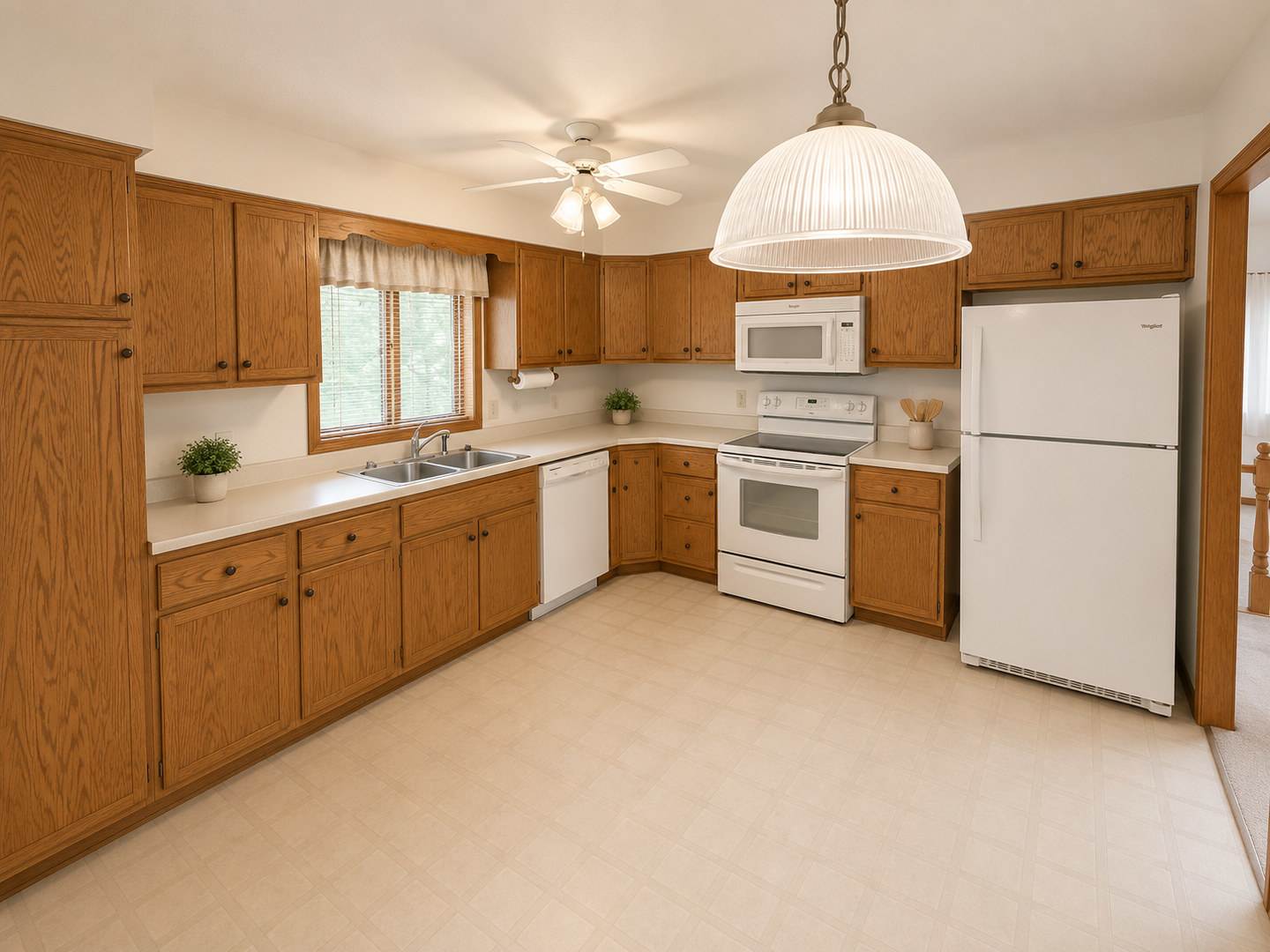 Spacious 4-Bedroom, 3-Bath Home with Huge Garage & Built-In Storm Shelter! – photo 4
