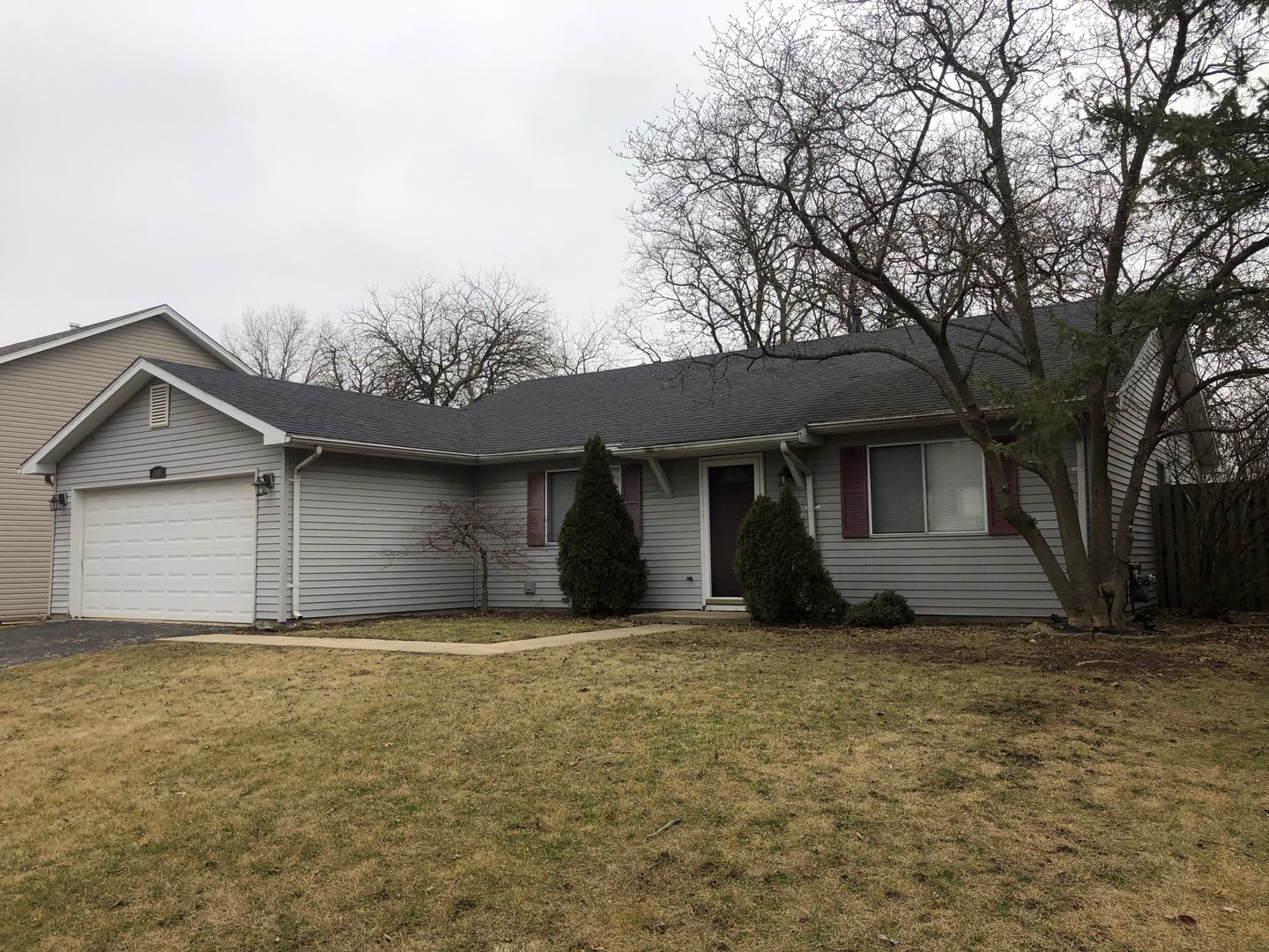 Freshly Painted 3 bedroom House in Bolingbrook! – photo 1