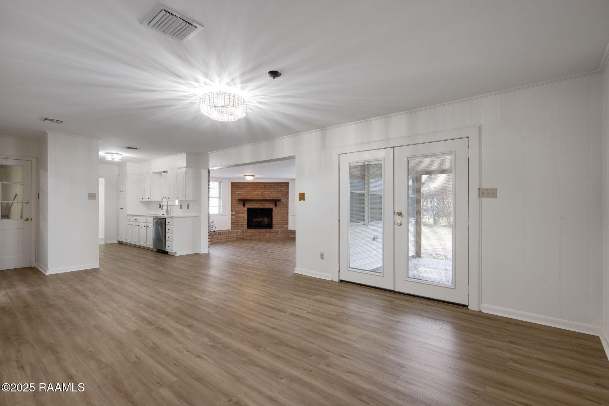 421 Kim Drive – photo 3
