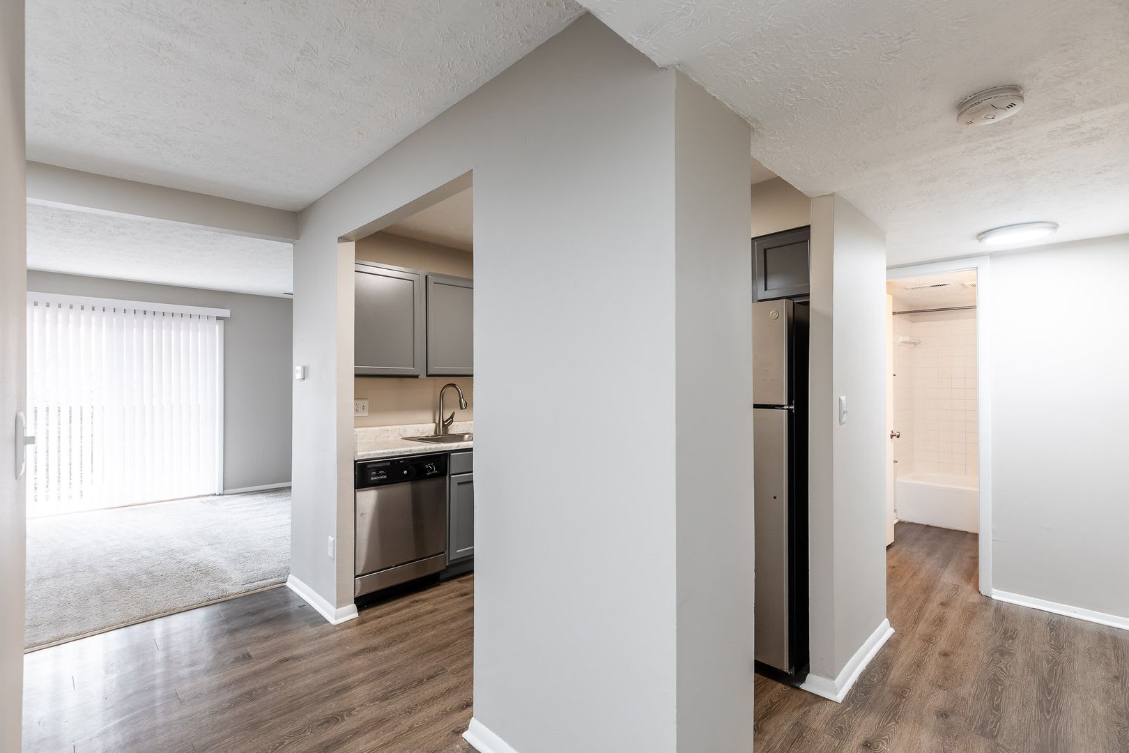 605 Hanna Ave Apartments – photo 2