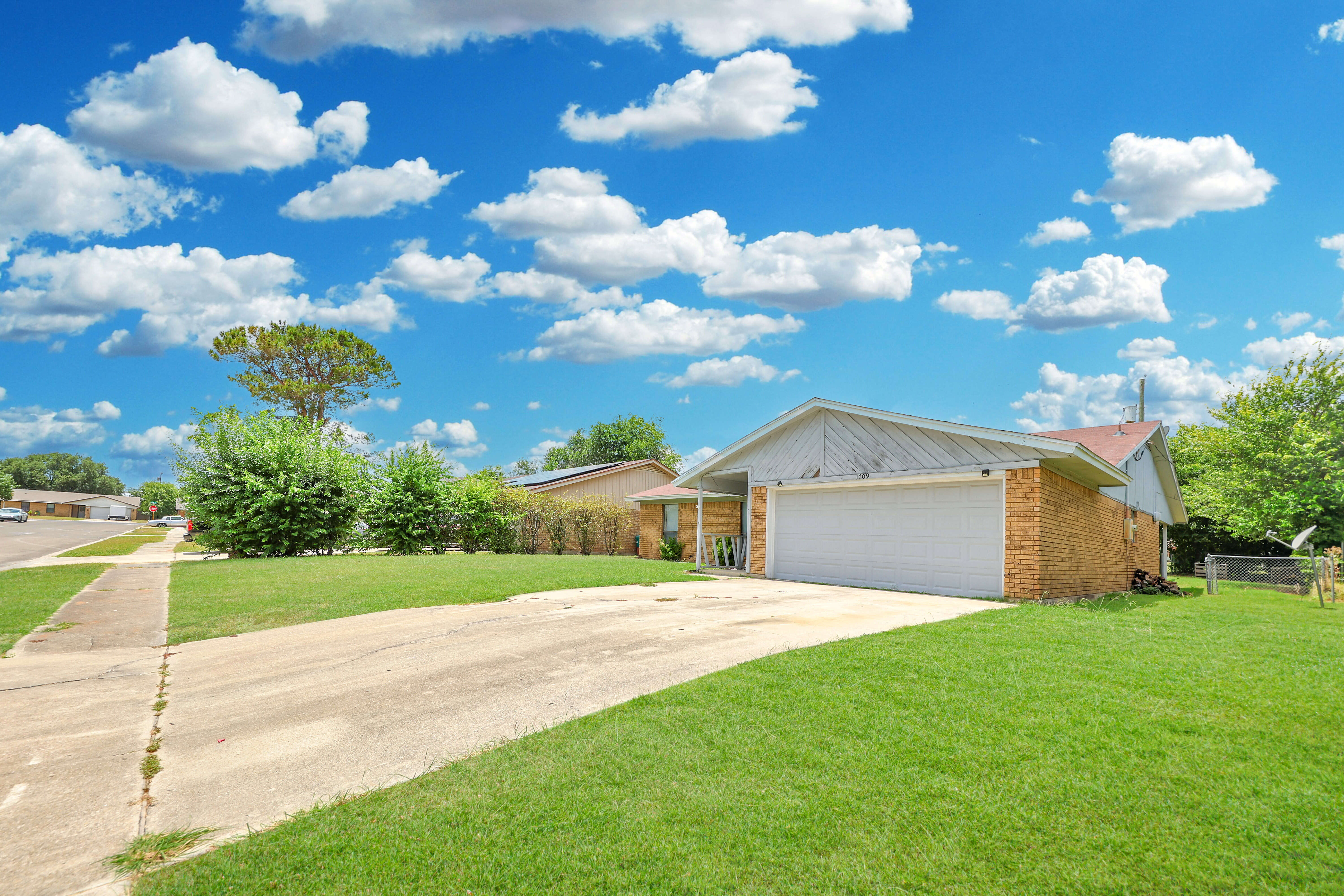 1709 Moonlight Dr – photo 3