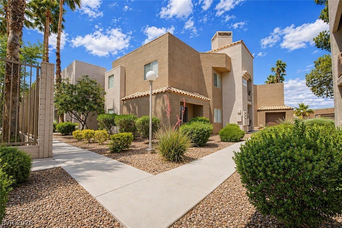 6885 Tamarus Street – photo 2