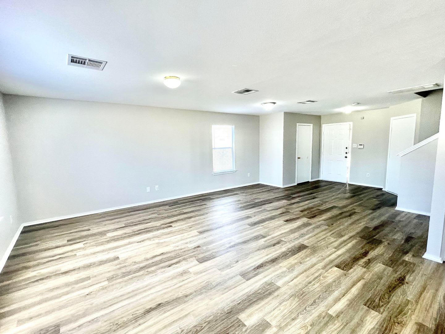 Four Bedroom House for Lease in Manor! – photo 2