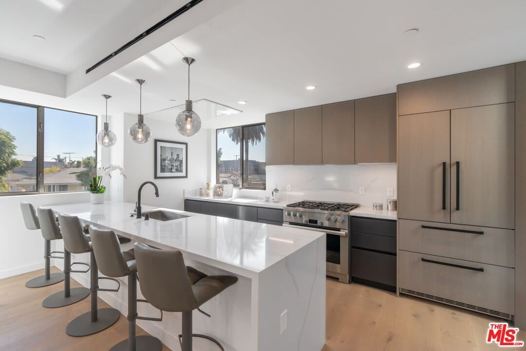 7150 Willoughby Ave – photo 1