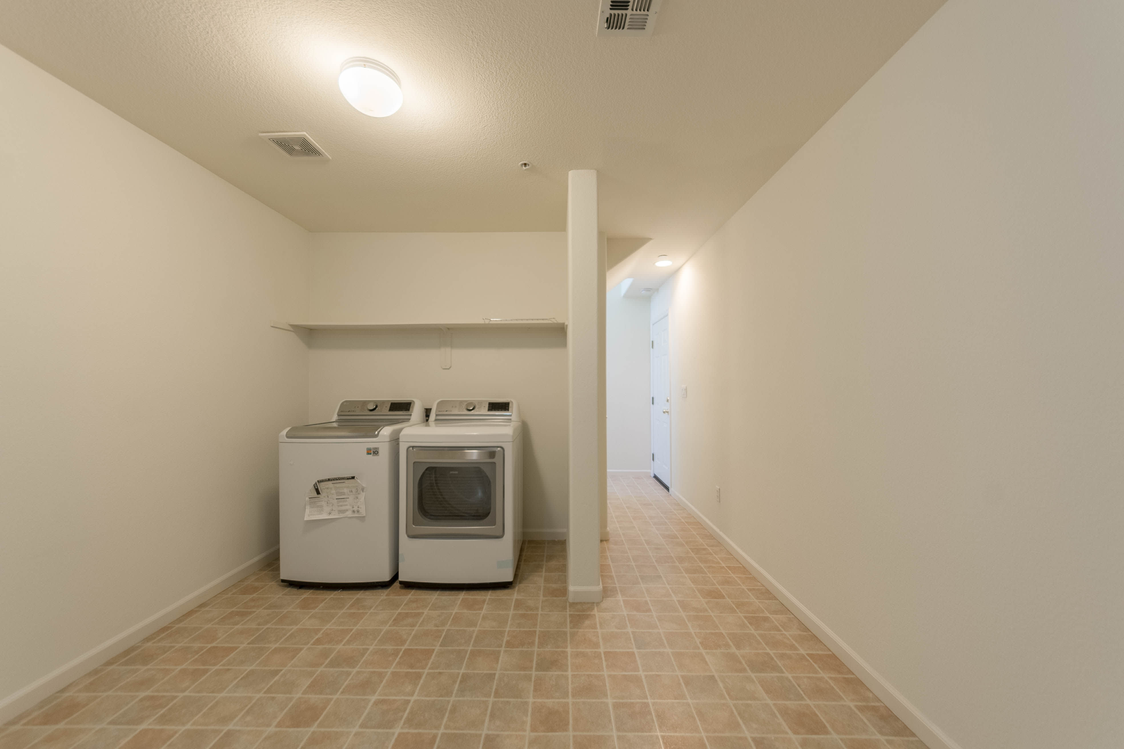 553 Adeline Ave – photo 4