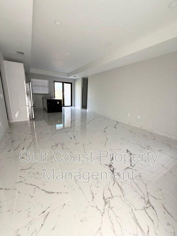 2216 NE 10th Place – photo 5