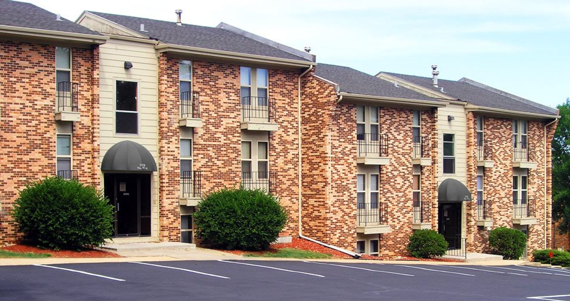 Bristol Square Apartments – photo 2