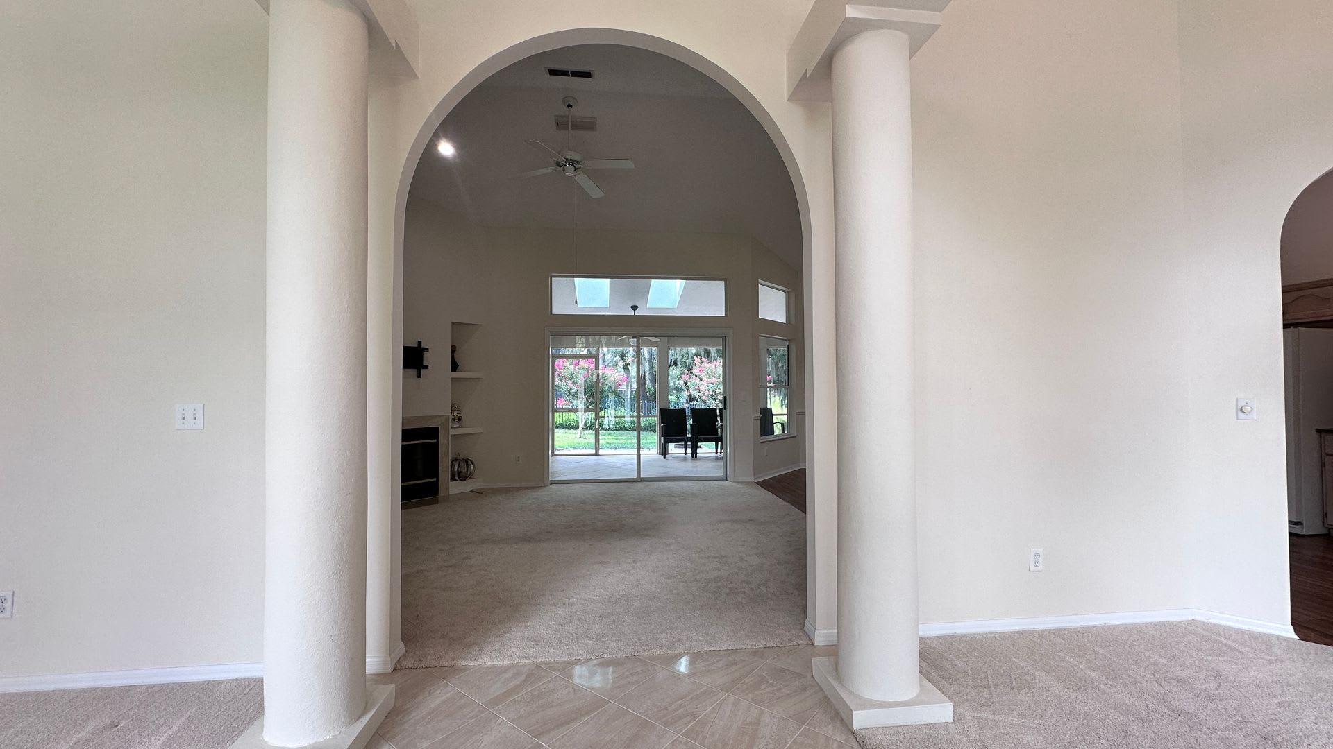 4 Bed, 2 Bath – photo 3