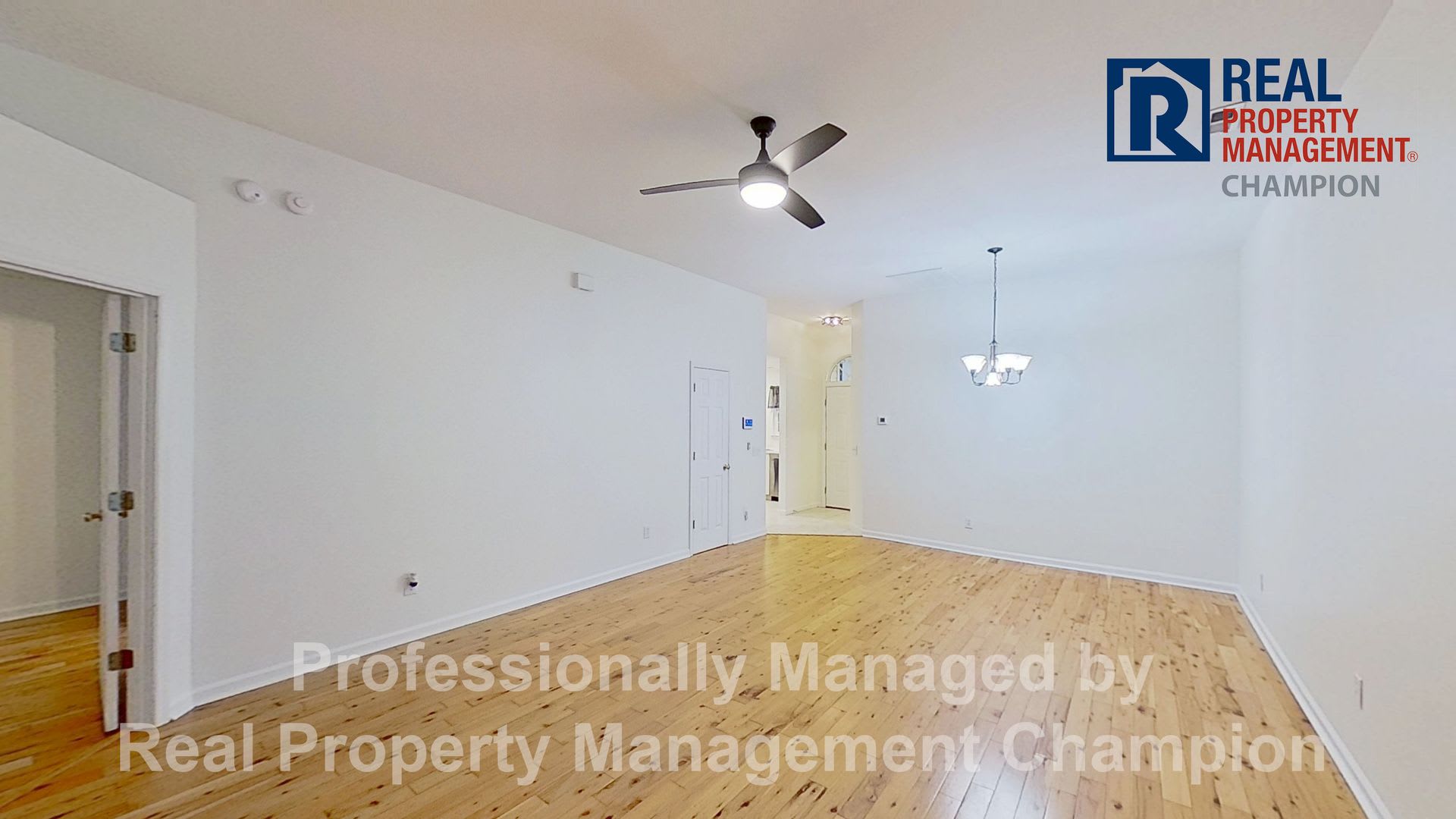 Charming 2 BD/2 BA Townhouse w/Split Bedroom Layout and Private Patio – photo 4