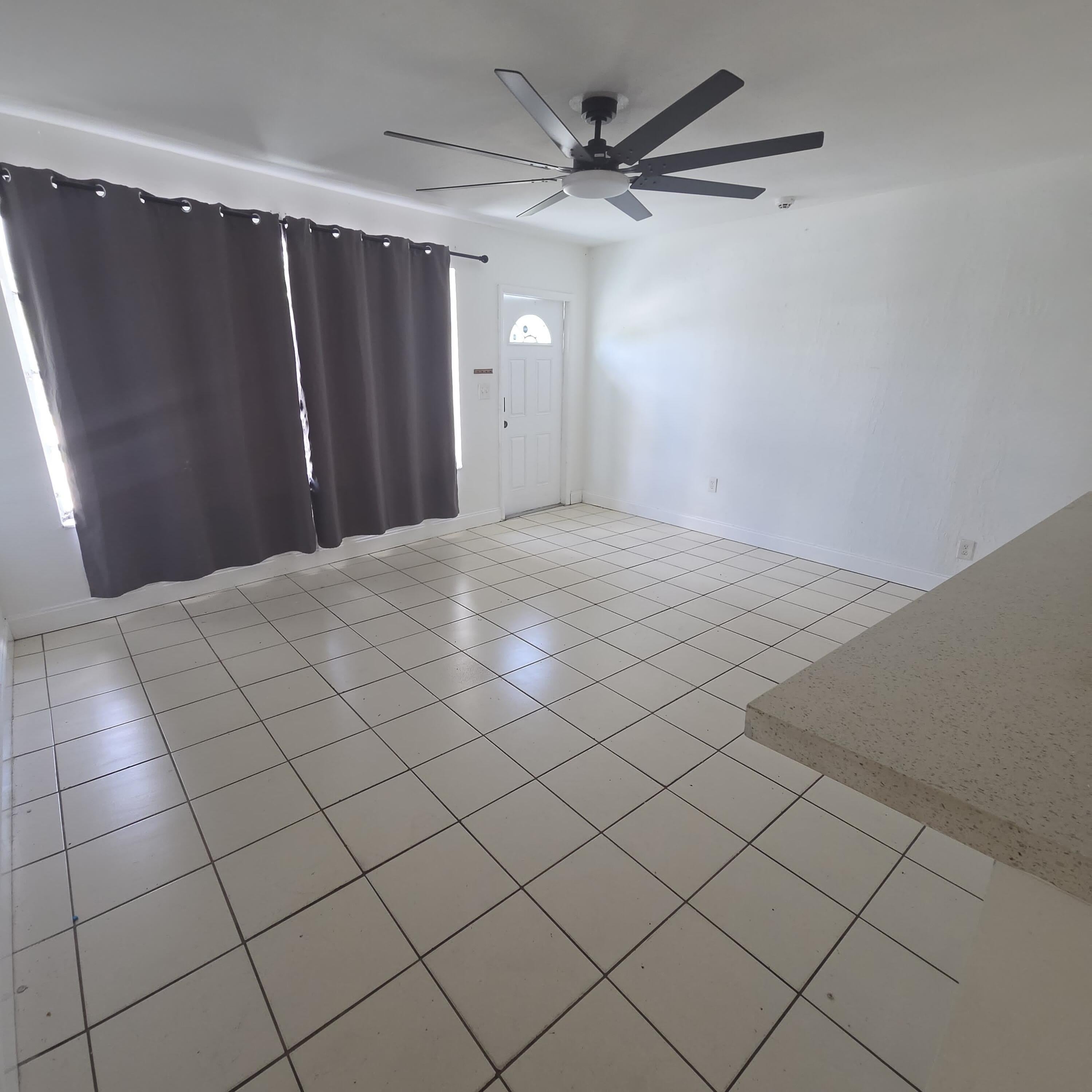 160 NW 15TH Place – photo 2