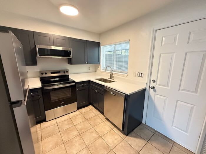 137 Garden Drive – photo 2