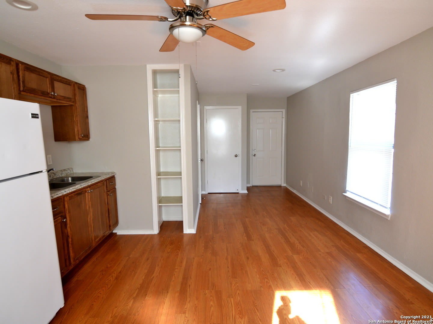 902 W Kings Hwy – photo 3