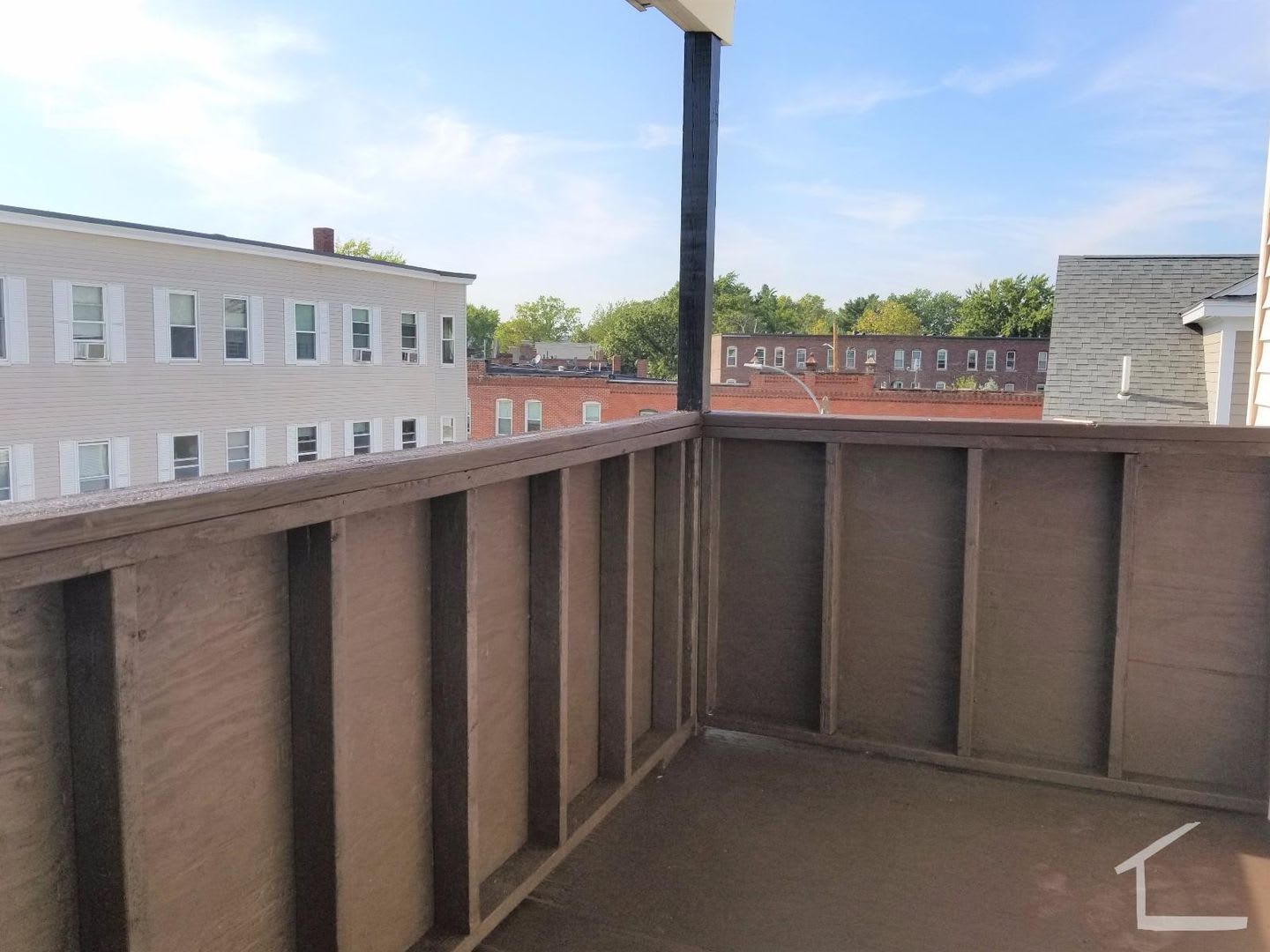 Nicely renovated 4 bed unit near the Commuter Rail! – photo 2