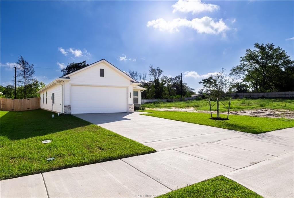 1636 Lucky Street – photo 2