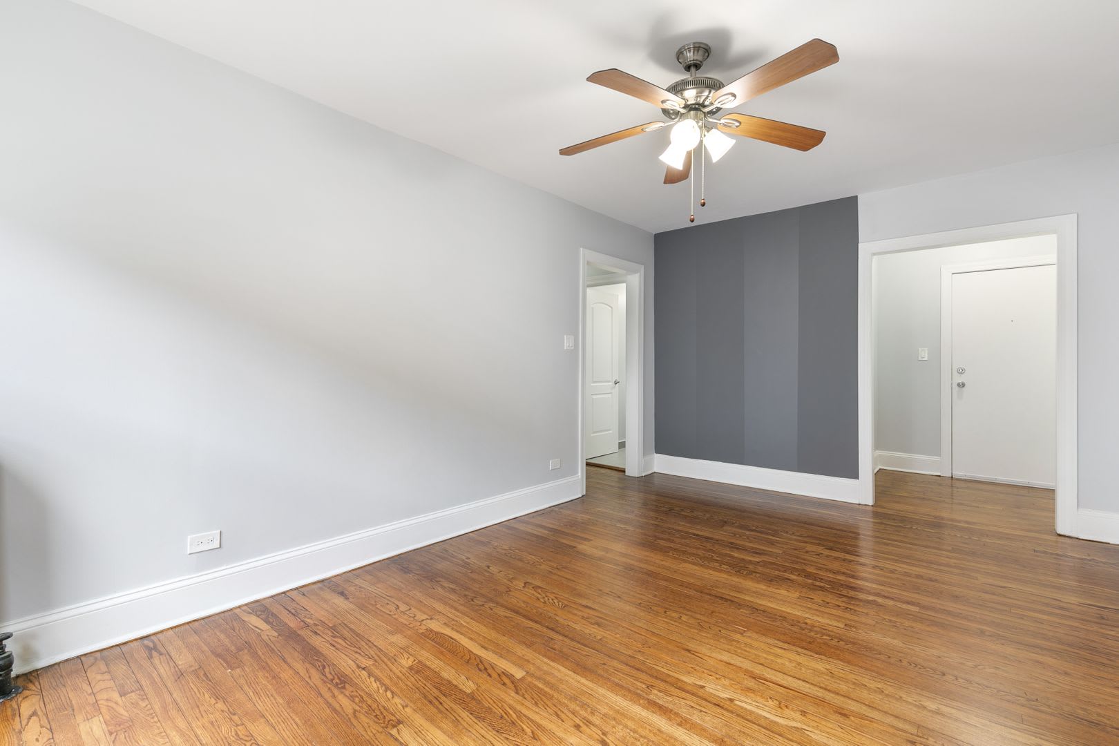 1611 W Juneway Terrace – photo 2