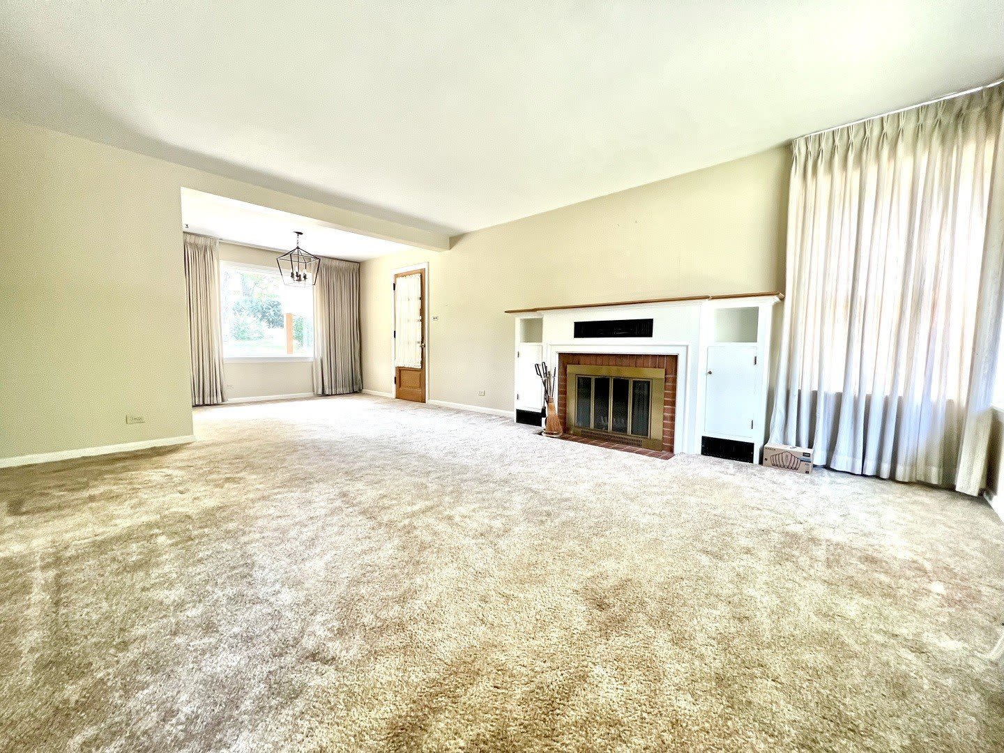 4633 Oakwood Avenue – photo 2