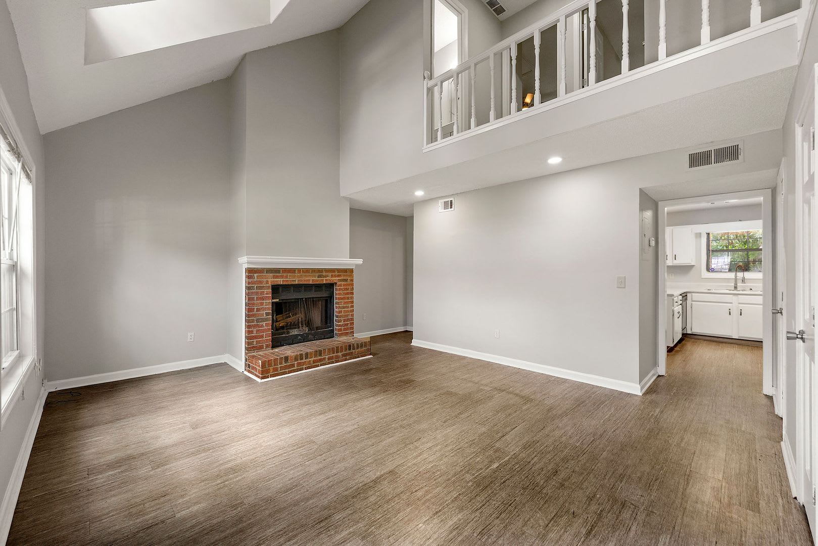 Renovated Modern 2BR Townhome in Prime Kennesaw Location – photo 3