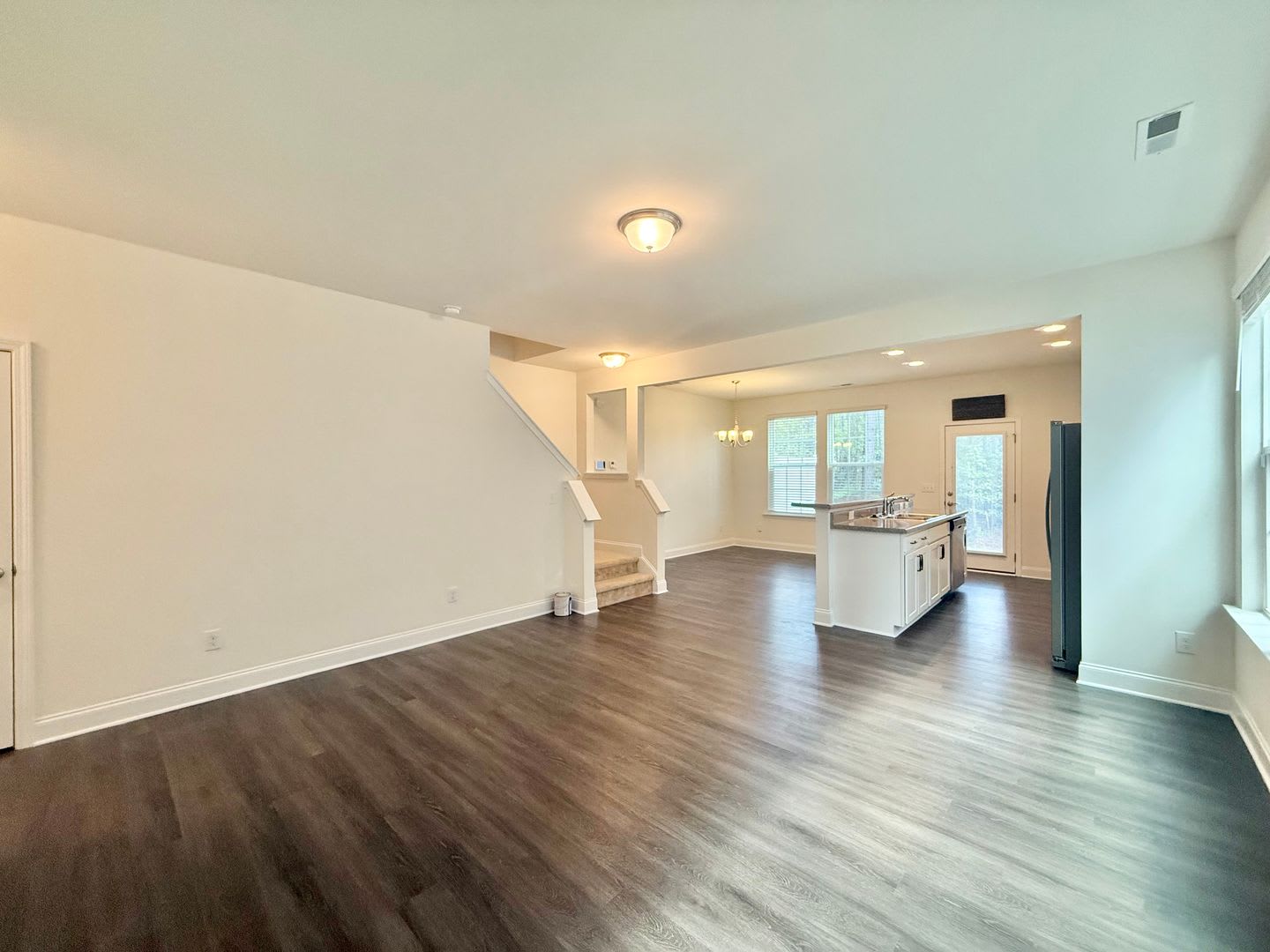 Spacious 3BD, 2.5BA End Unit Raleigh Townhome Near White Oak Shopping Center, I-40, and Downtown Raleigh – photo 3
