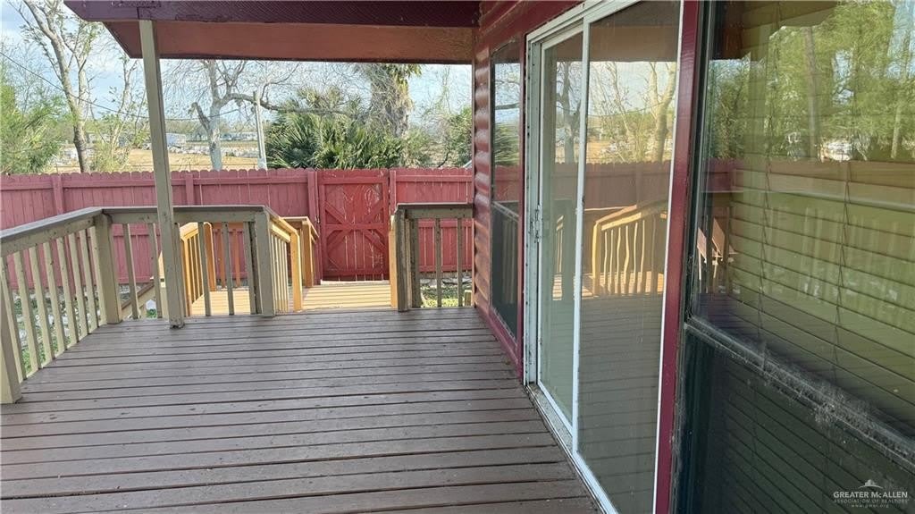 8504 Lago Vista Drive – photo 3