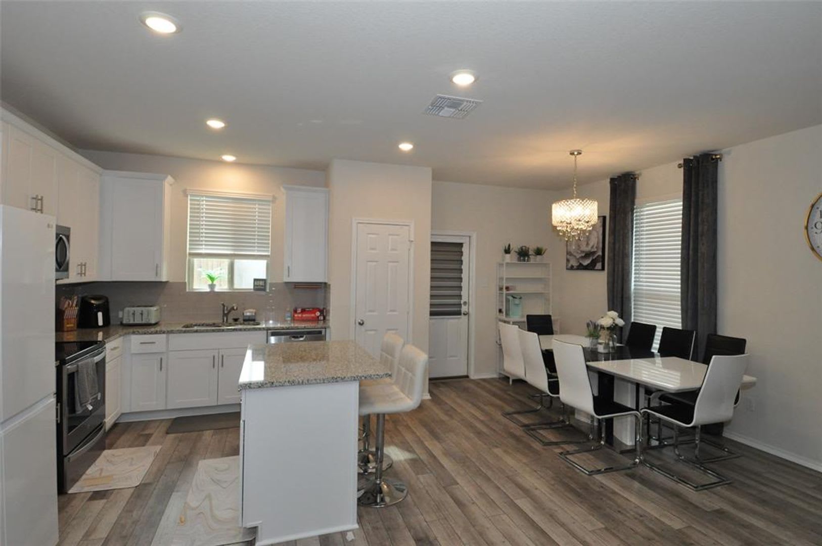 FURNISHED – photo 3