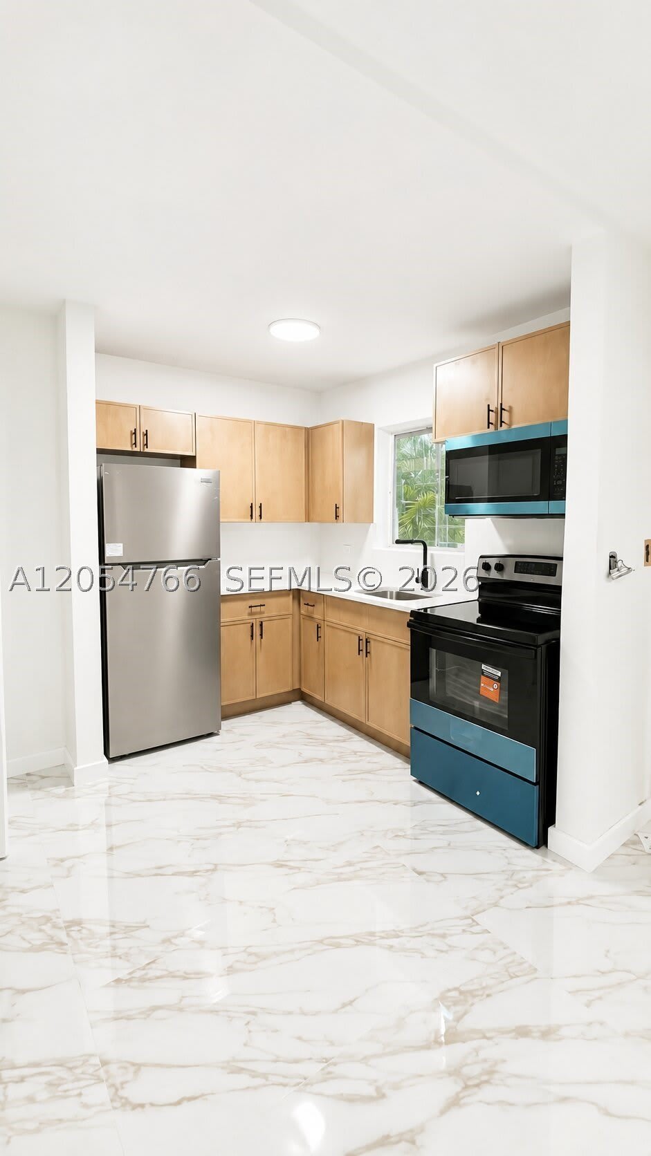 254 E Dania Beach Blvd – photo 2