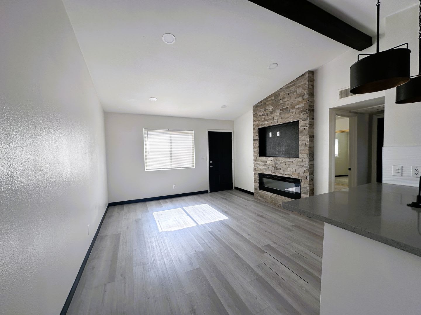 Beautifully Renovated Townhome with Private Yard & Modern Finishes – photo 3