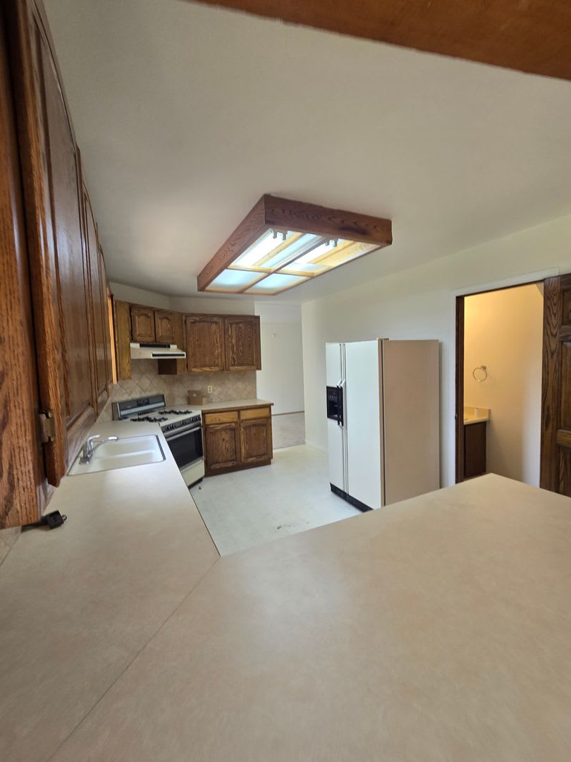 BRAND NEW PAINT & CARPET THROUGHOUT! – photo 3