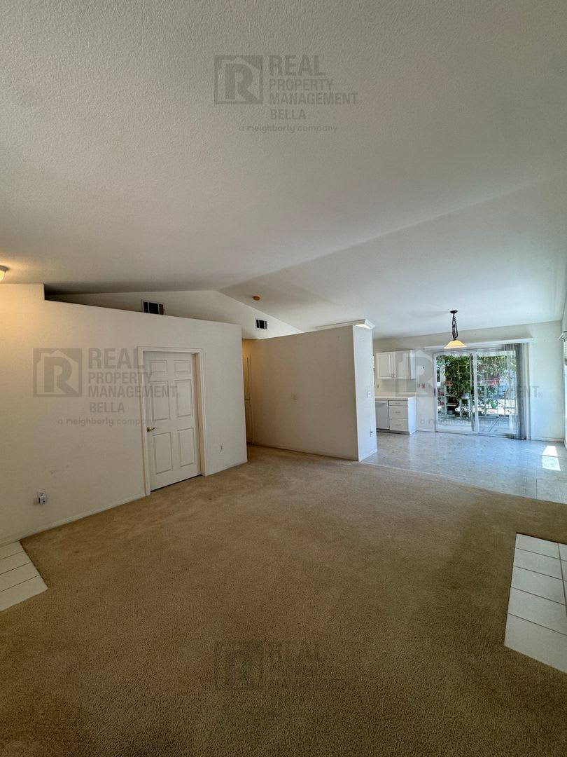 *55+ COMMUNITY* Charming 3 Bedroom, 2 Bathroom Home in Hemet – photo 3