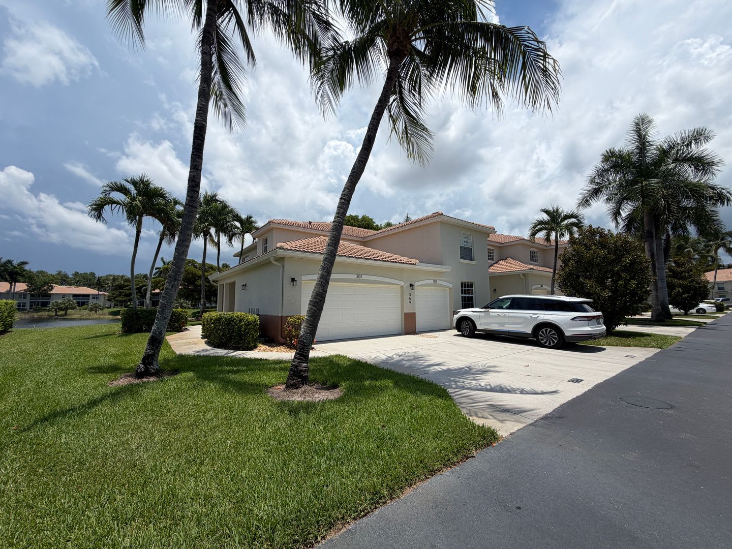 Annual Rental 3 Bed 2 Bath Condo With 1 Car Garage In Dover Place – photo 1