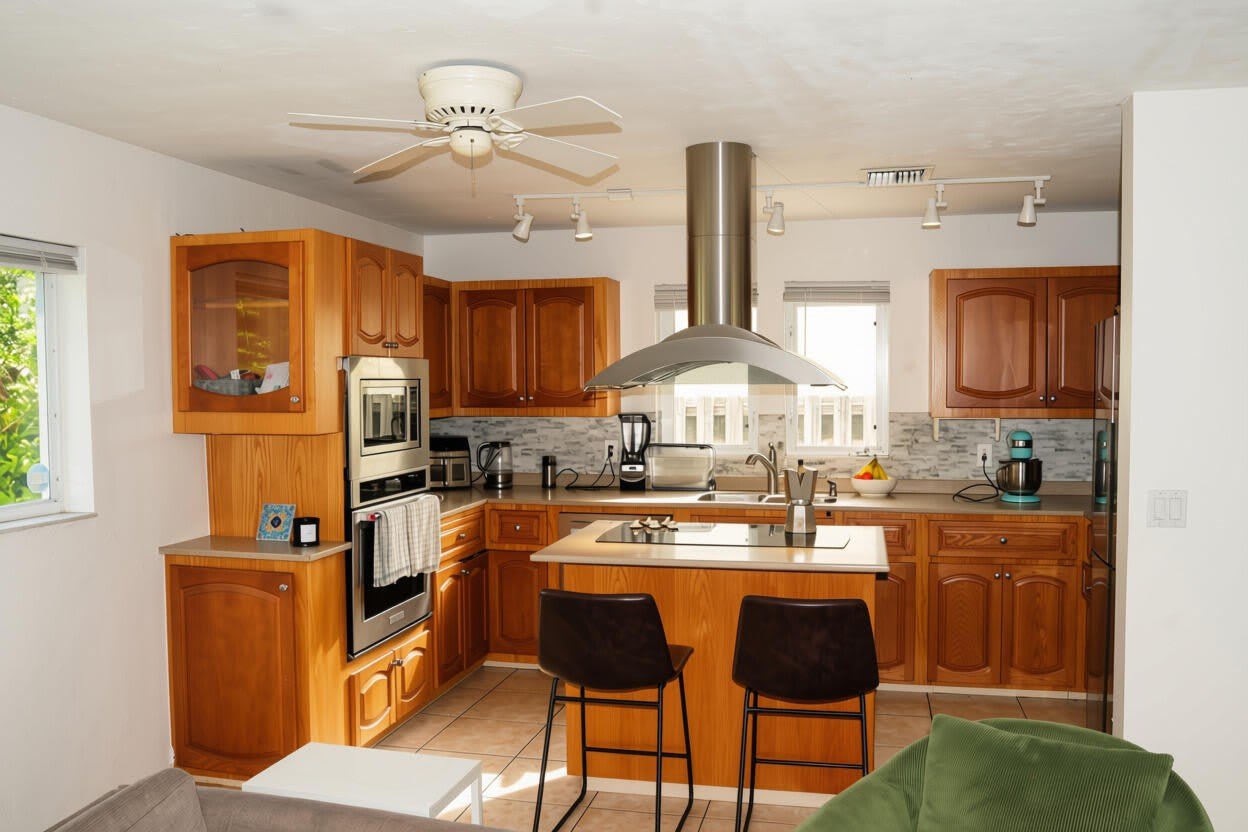 114 NE 16TH Terrace – photo 2
