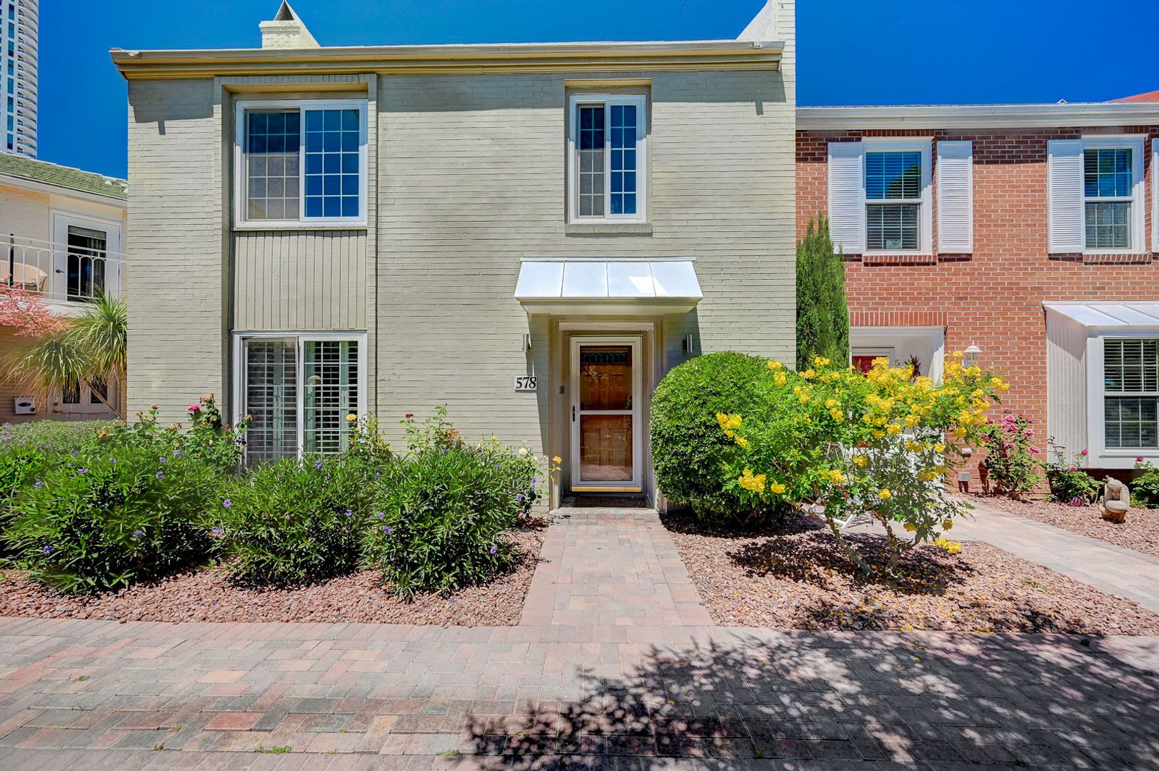 Beautiful 2 Bedroom Townhome in Guard-Gated Community – Prime Location! – photo 1