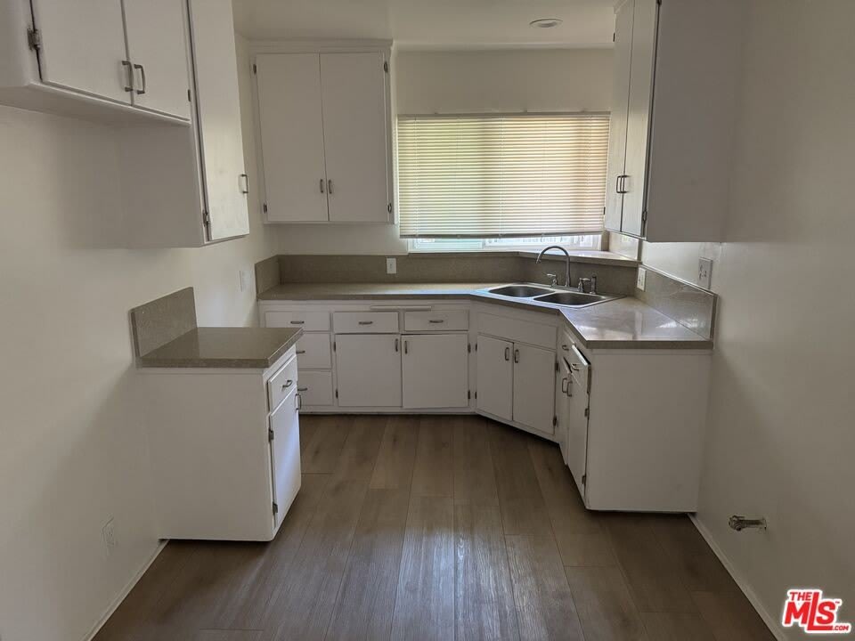 10630 Crenshaw Blvd – photo 5
