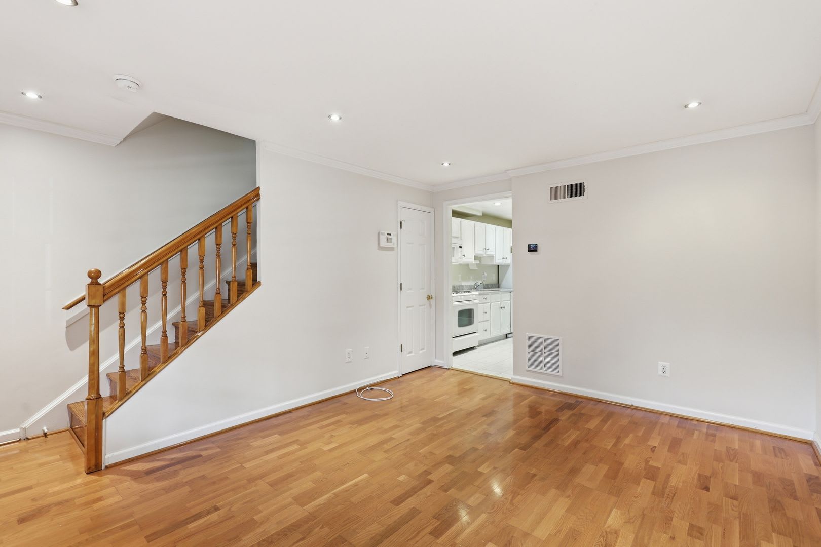 Welcome To 627 N Alfred Street A Beautifully Refreshed Townhome In The Heart Of Historic Old Town Alexandria – photo 3