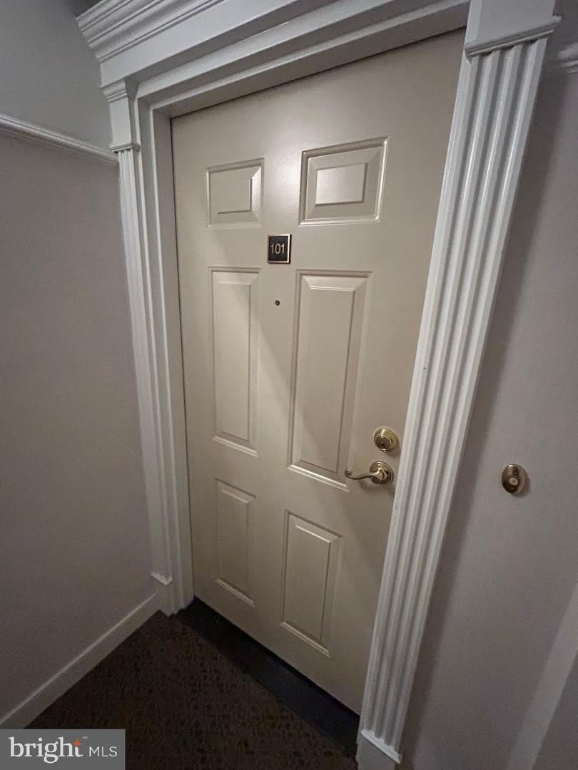 1050 N TAYLOR ST N #1-101 – photo 2