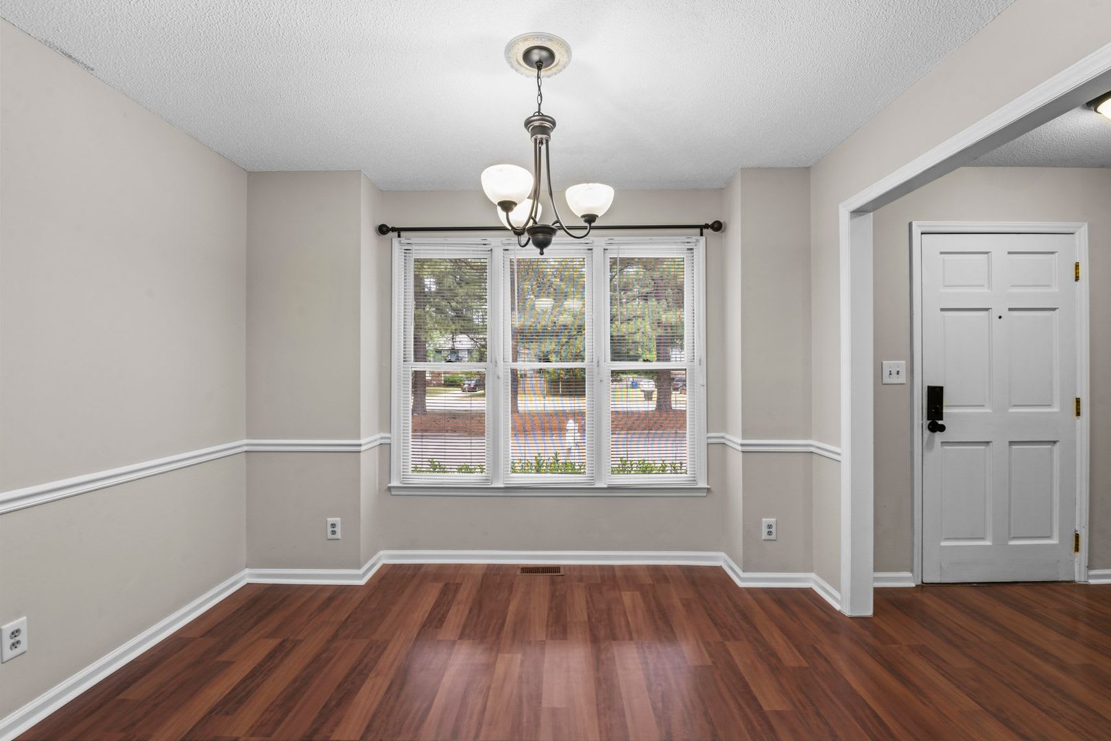Updated And Adorable 2 Bedroom Townhome In N E Raleigh Near Rex Glenwood Crabtree Pet Friendly – photo 3