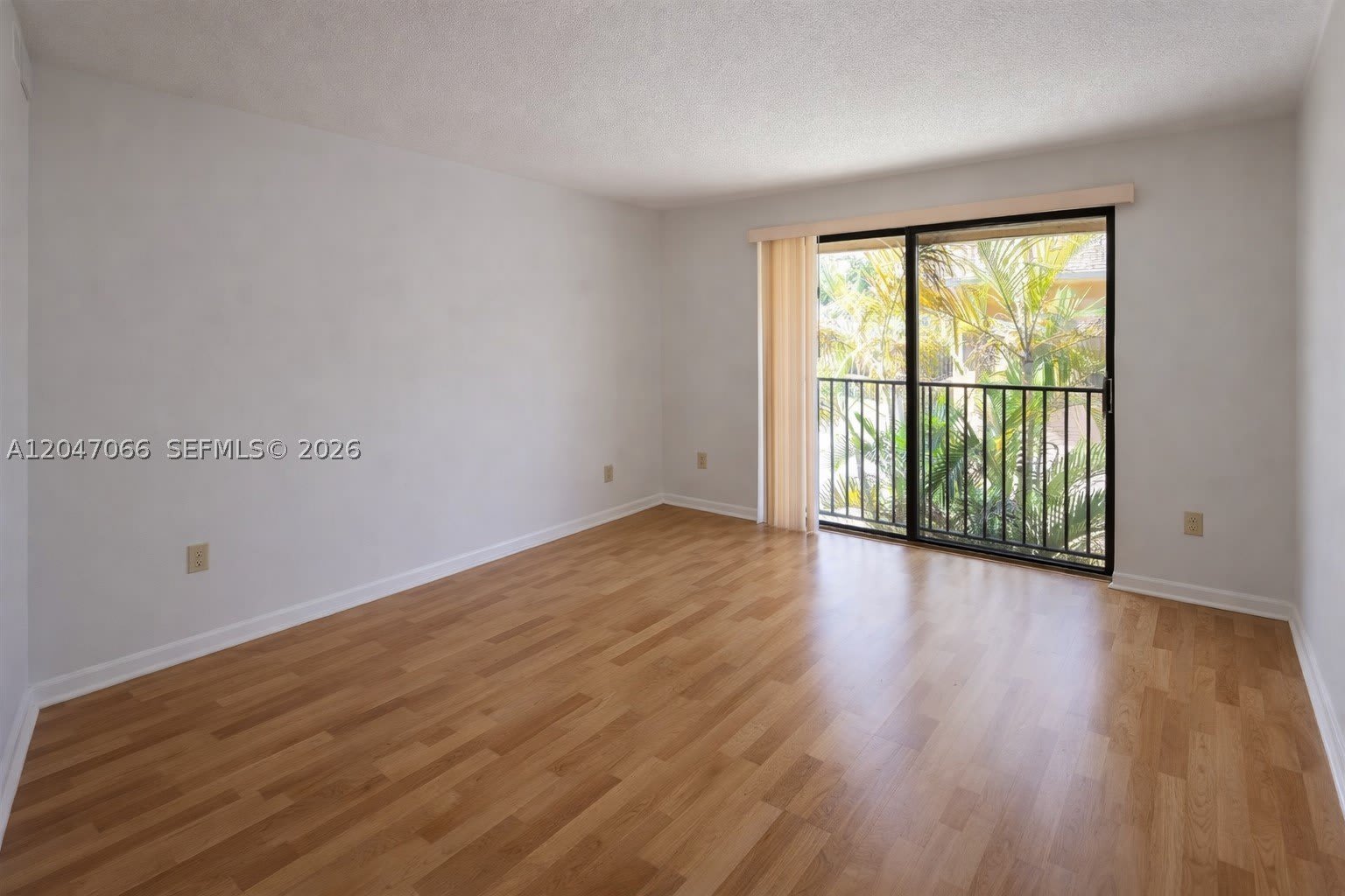 5821 Washington St – photo 4
