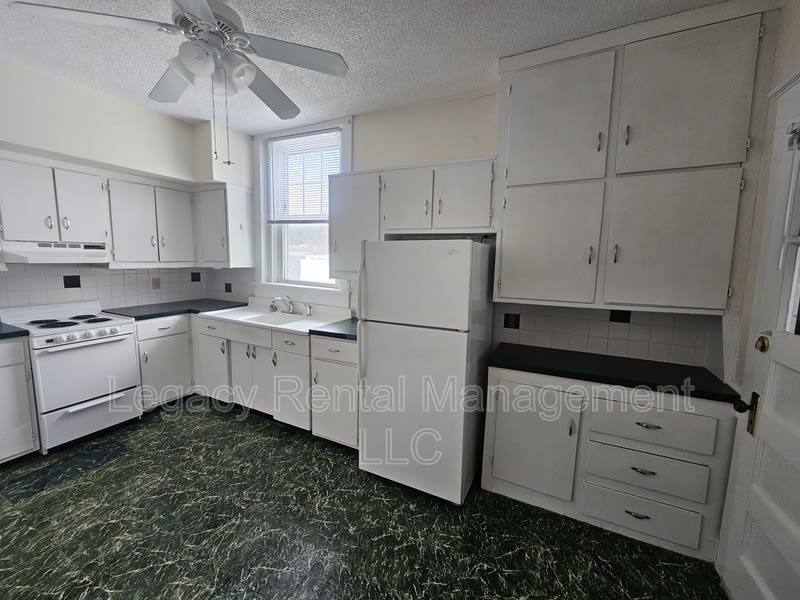 281 East Main Street – photo 3