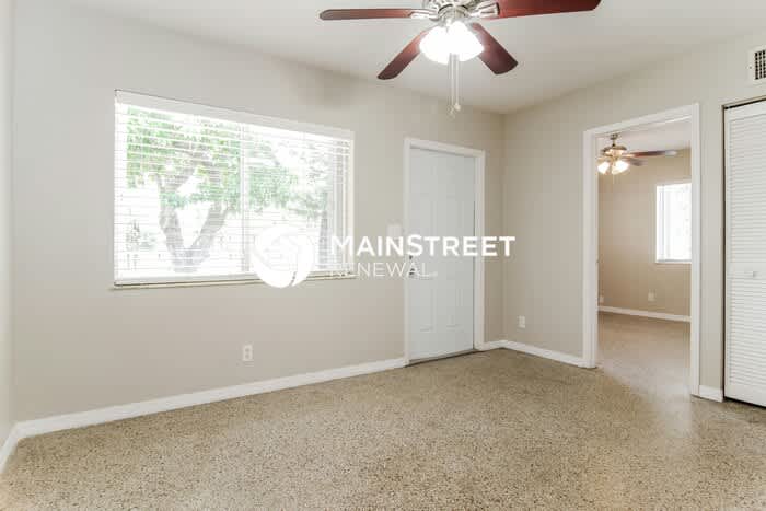 1407 North 57th Avenue – photo 3