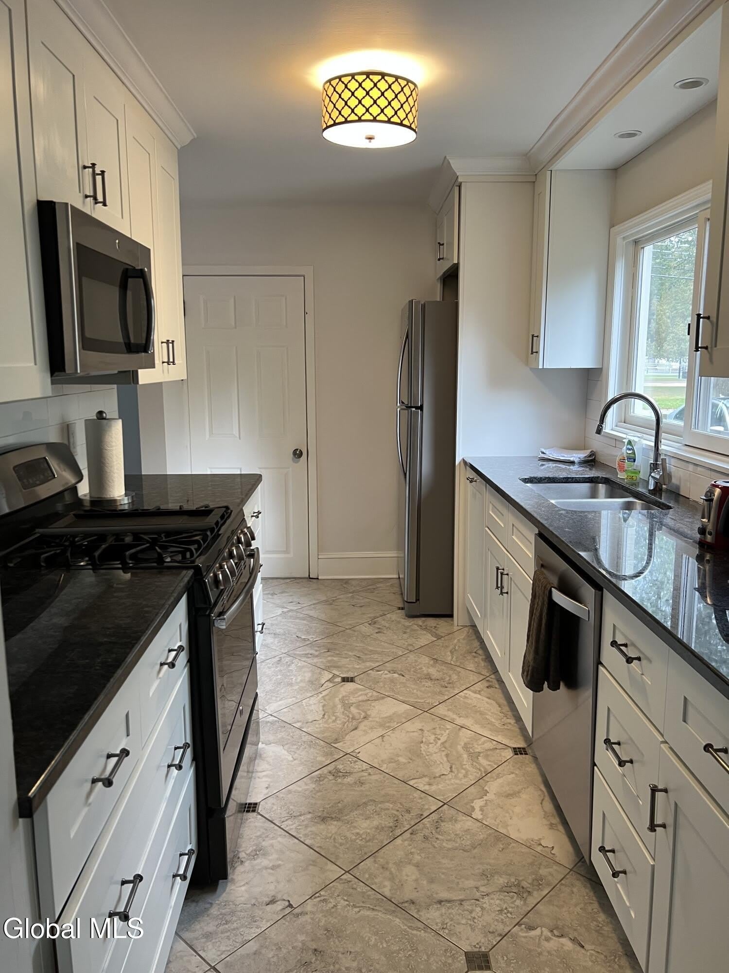 223 Lake Avenue – photo 3