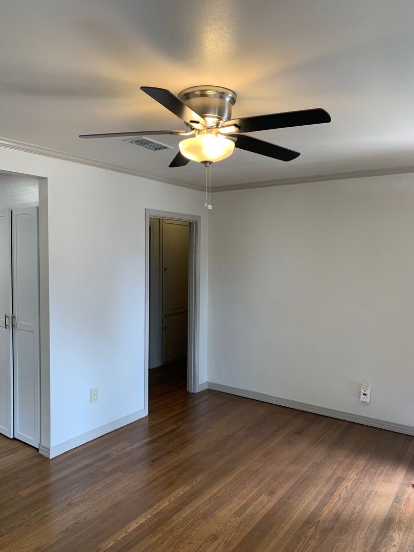 Available Now! 3/2 in central Lubbock! – photo 5