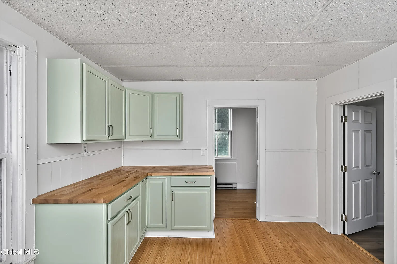 138 Davis Avenue – photo 4