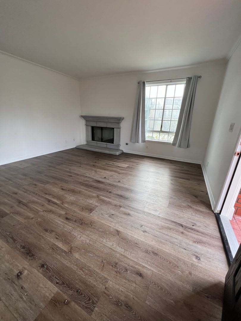 Spacious 4 Bedroom 2 5 Bath Fireplace Yard Camellia – photo 4