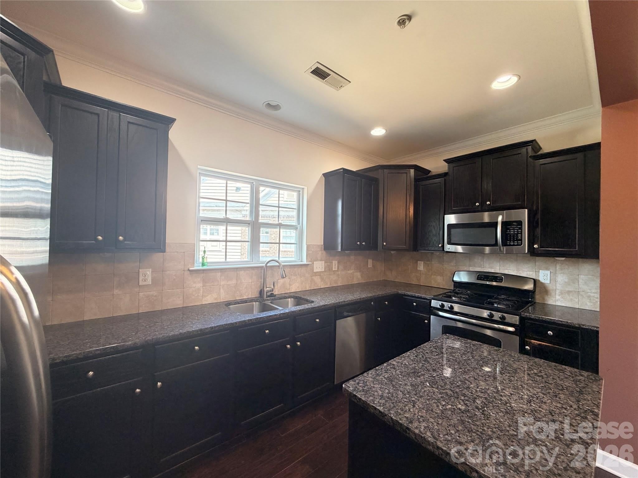 14635 Juventus Street – photo 4